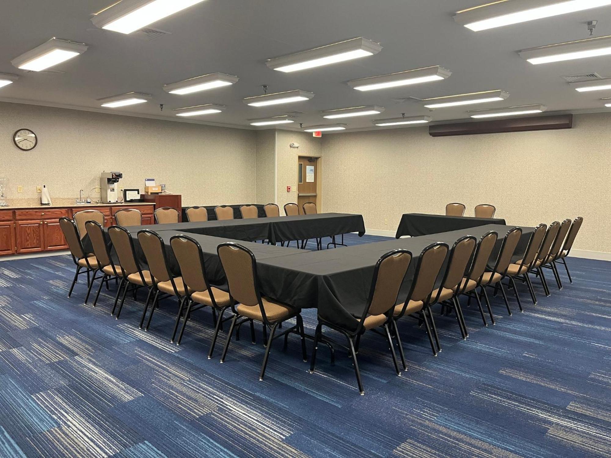 Holiday Inn Express Hotel & Suites Sioux Falls At Empire Mall By Ihg Dış mekan fotoğraf