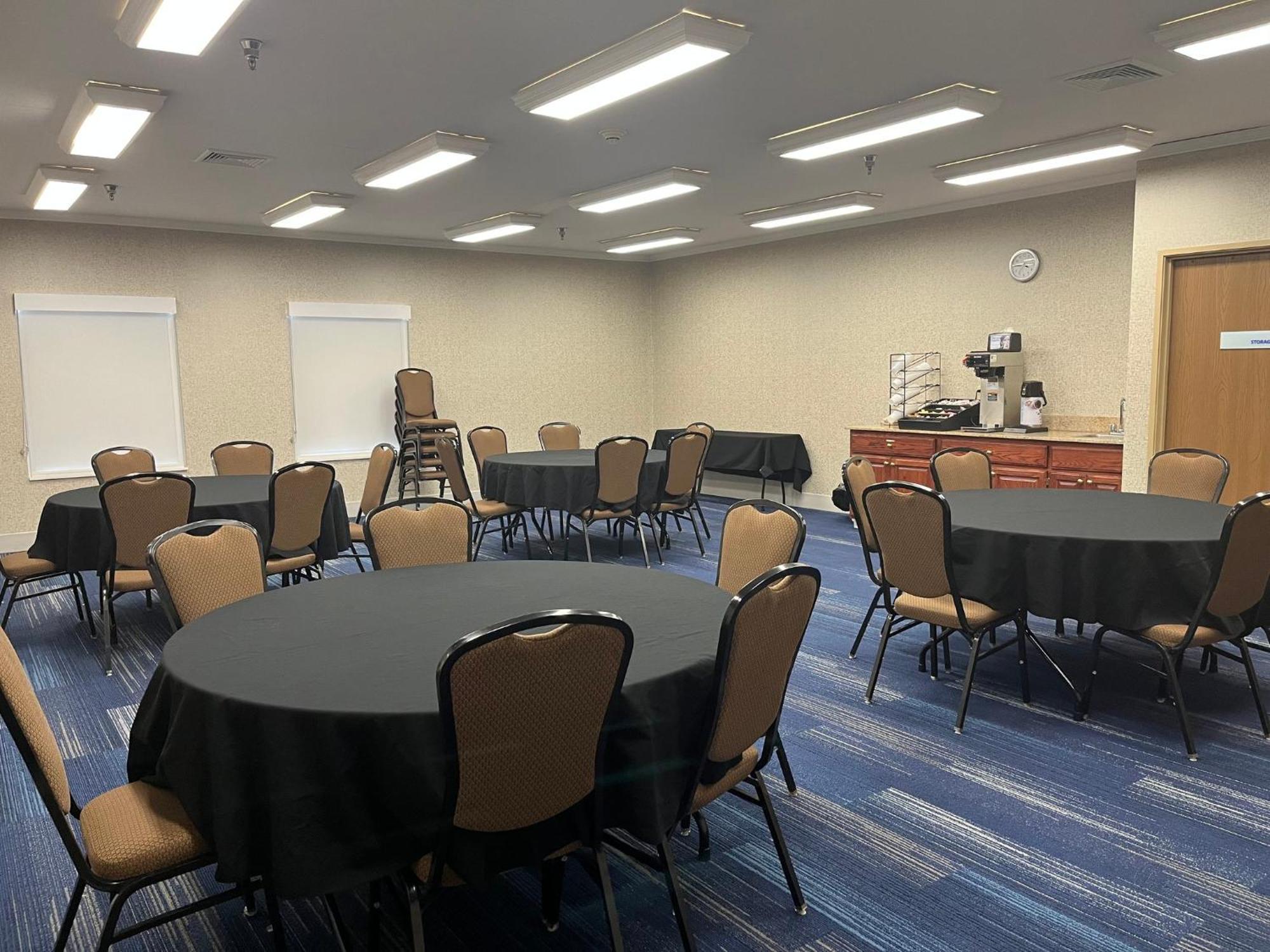 Holiday Inn Express Hotel & Suites Sioux Falls At Empire Mall By Ihg Dış mekan fotoğraf