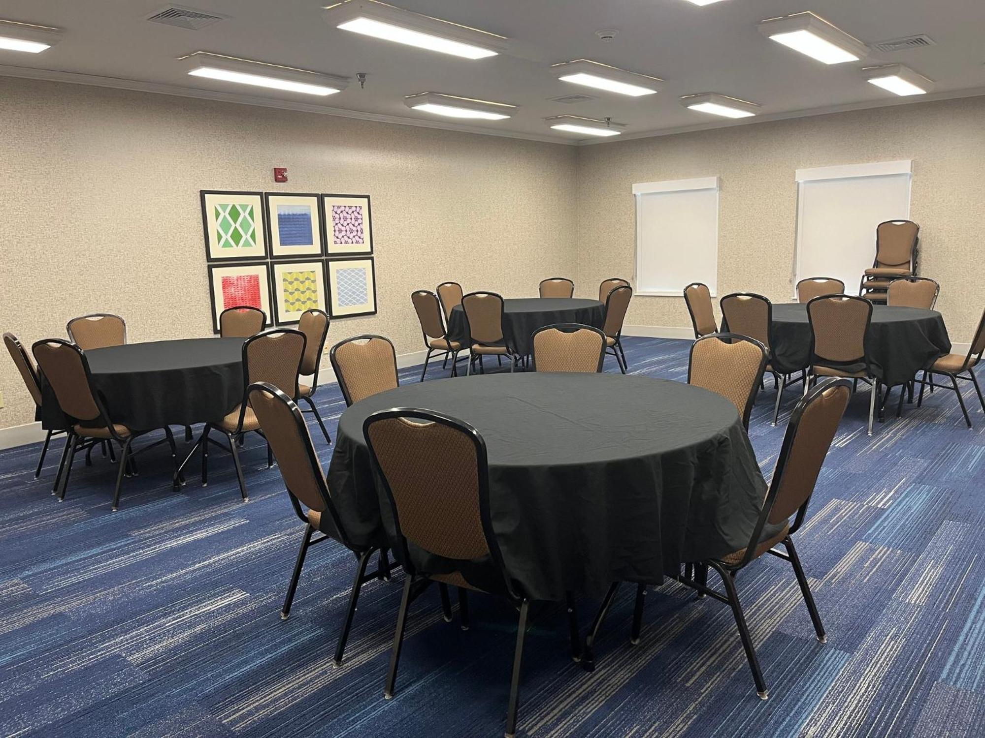 Holiday Inn Express Hotel & Suites Sioux Falls At Empire Mall By Ihg Dış mekan fotoğraf