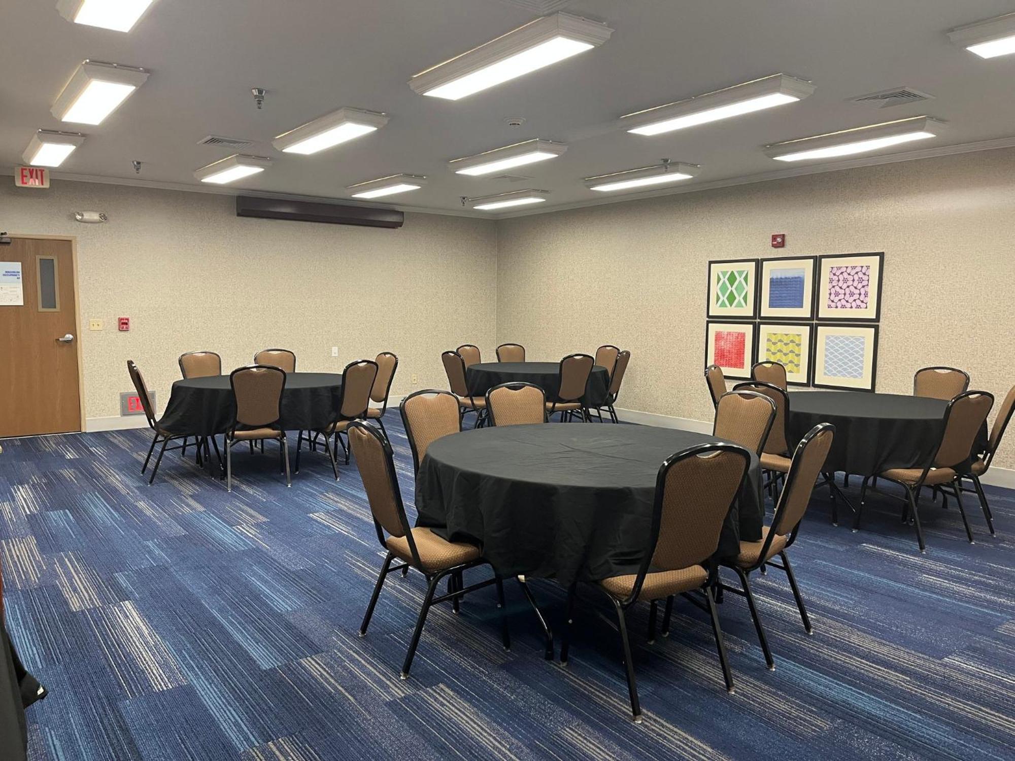 Holiday Inn Express Hotel & Suites Sioux Falls At Empire Mall By Ihg Dış mekan fotoğraf