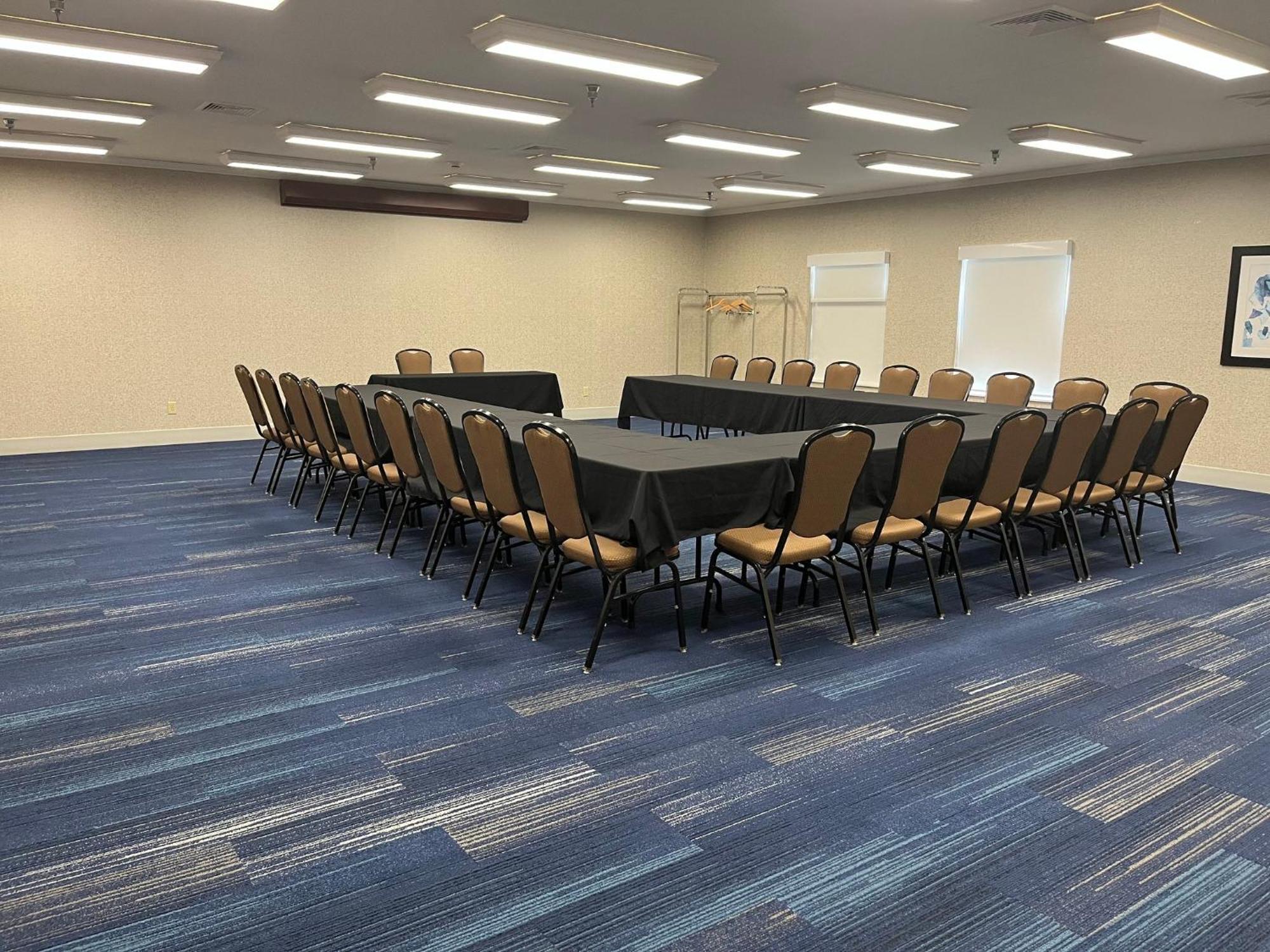 Holiday Inn Express Hotel & Suites Sioux Falls At Empire Mall By Ihg Dış mekan fotoğraf
